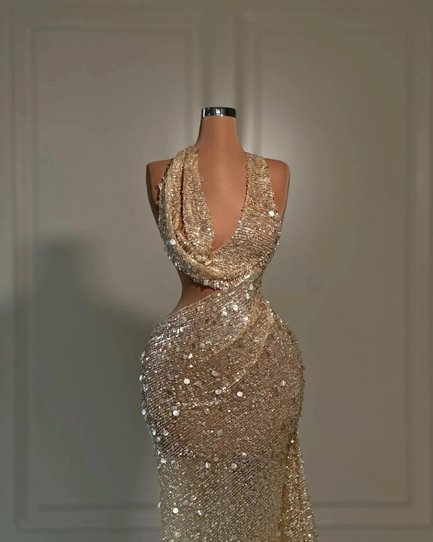 Shiny Sequined Mermaid Prom Dresses Halter V Neck Beading Formal Evening Pageant Gowns Robe De Soiree