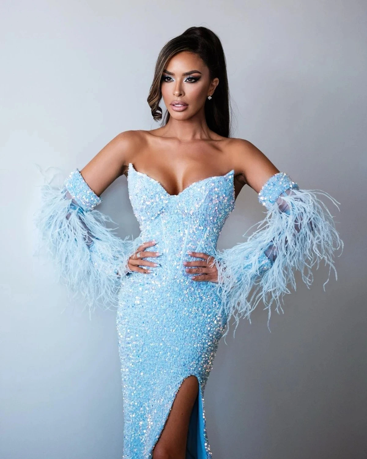 Sparkly Sky Blue Sequined Prom Dresses with Detachable Sleeve Feathers Strapless Slit Formal Occasion Dress فساتين السهرة