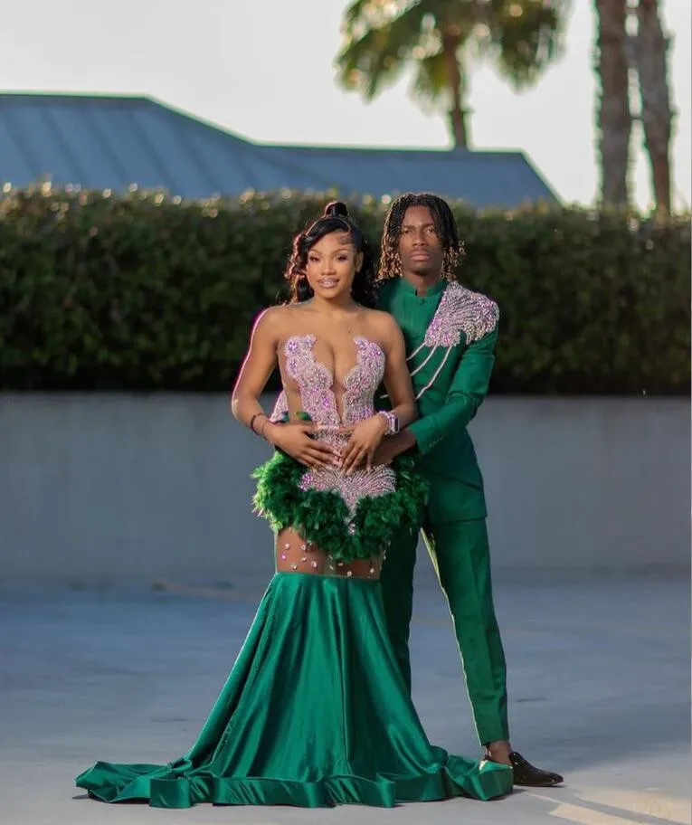 Emerald Green Sparkly Long Evening Ceremony Dresses for Black Girl Luxury Diamond Feather Sheer Prom Birthday Party Dress