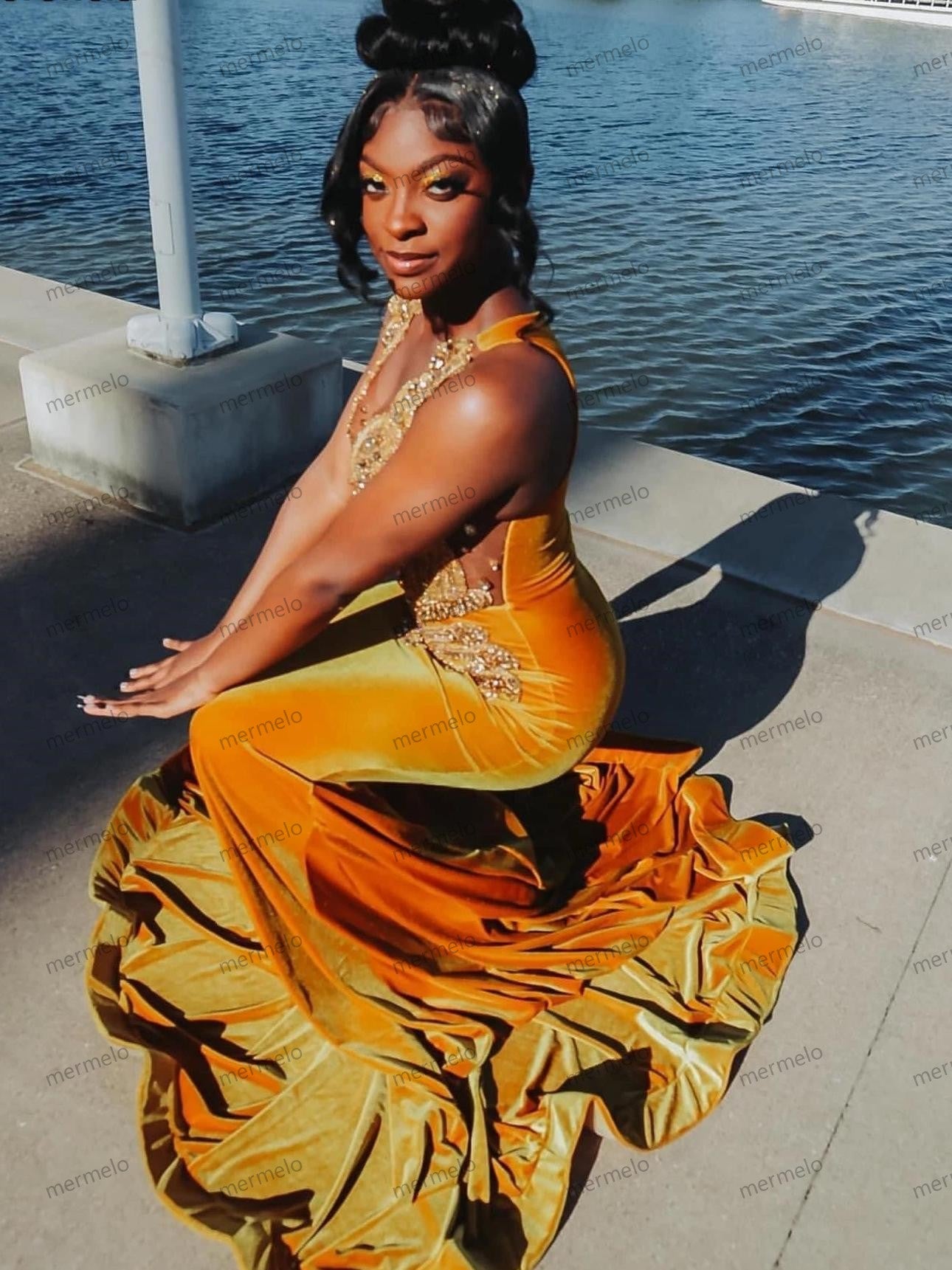 Customized Orange Velvet Diamonds Prom Dress For Black Girls Gold Crystal Rhinestone Beaded Party Gala Gowns