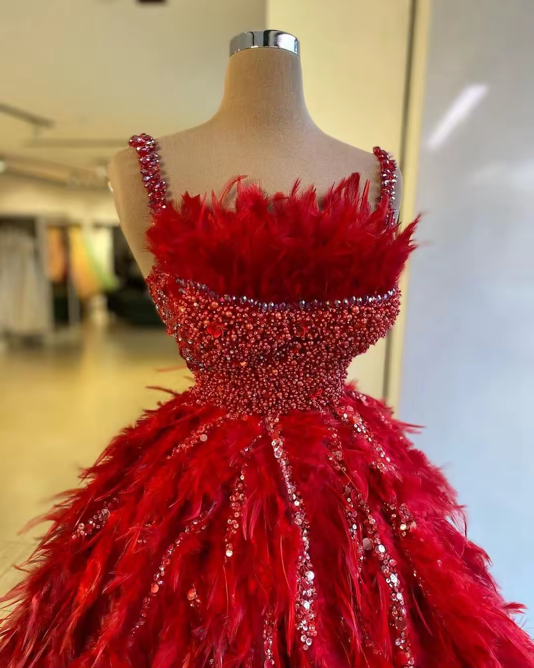 Red Feather Short Prom Dress with Straps Mini Length Party Cocktail Dress Crystal Beaded Women's Beauty Pageant Dress