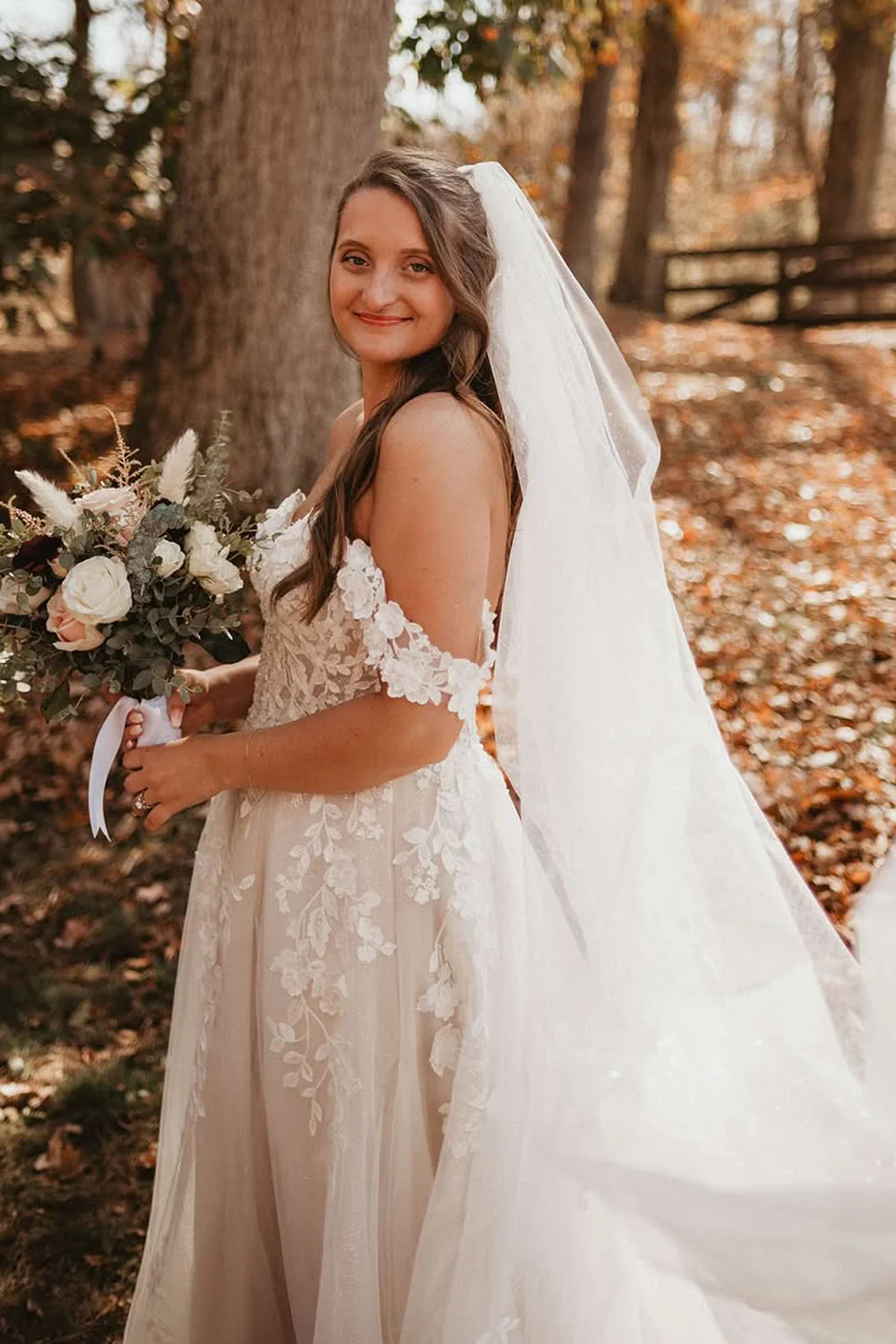 A-Line Off the Shoulder White Tulle Wedding Dresses with Appliques