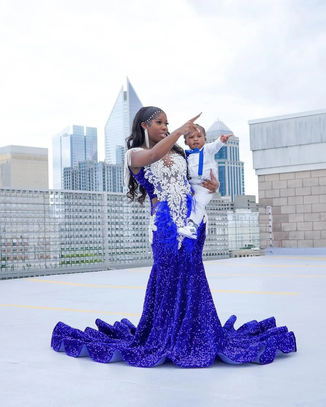 Sparkly Velvet Sequin Royal Blue Mermaid Prom Dresses Long for Black Girls 2025 Feather Crystal Applique Evening Gown Customized