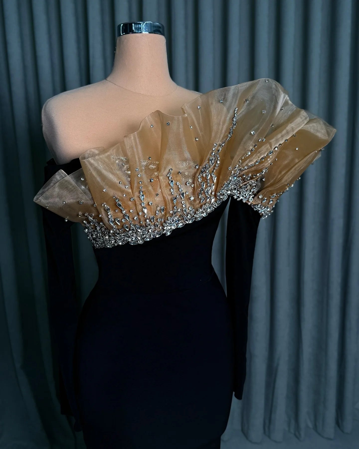 Simple Black Velvet Prom Dresses Mermaid Off Shoulder Elegant Evening Party Dresses Turkish Coutures Cocktail Gowns Customized