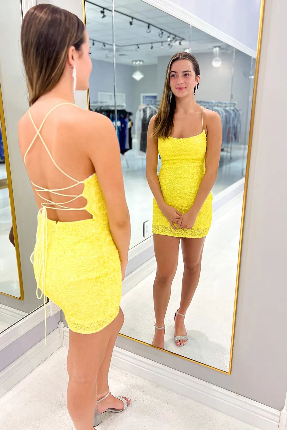 Sparkly Bodycon Scoop Neck Yellow Sequins Short Homecoming Dresses