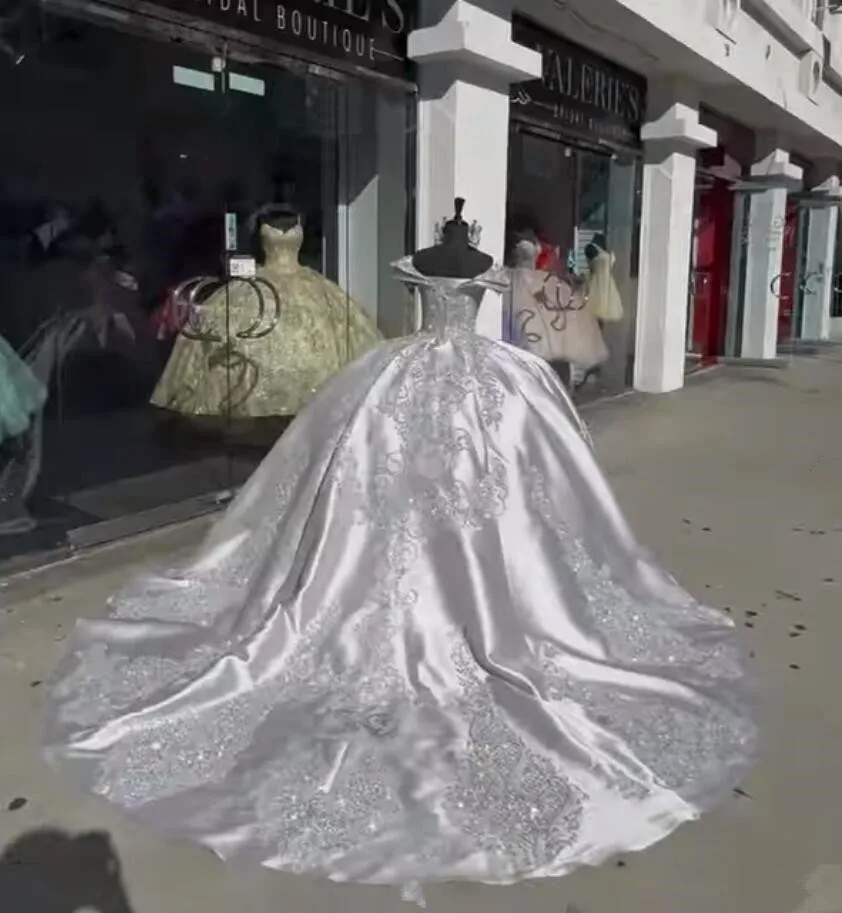 Silver Princess Luxury Quinceanera Dresses Off Shoulder Chapel Train Sparkly Crystal vestido de 15 quinceañera Lace Up Prom