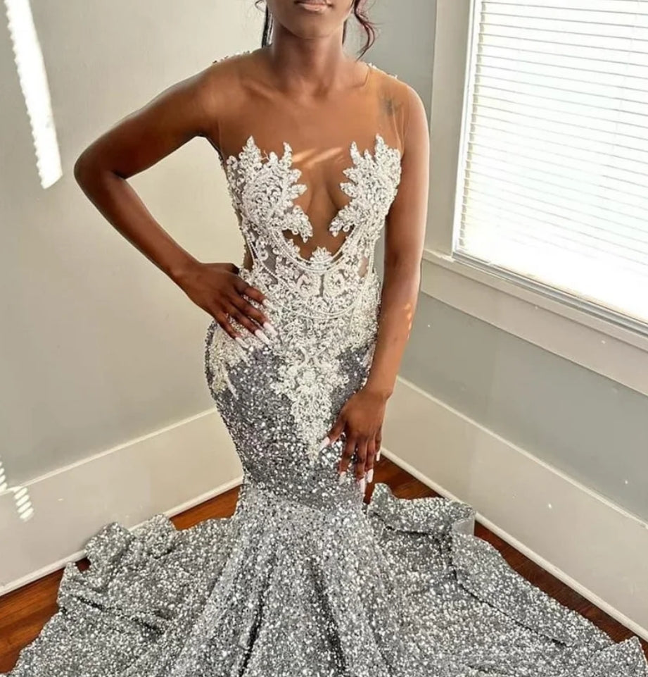 Sexy Glitter Silver Diamonds Prom Dresses Sheer Neck Crystal Beads Sequins Gown Party Gown Wedding Evening Gowns Court Train