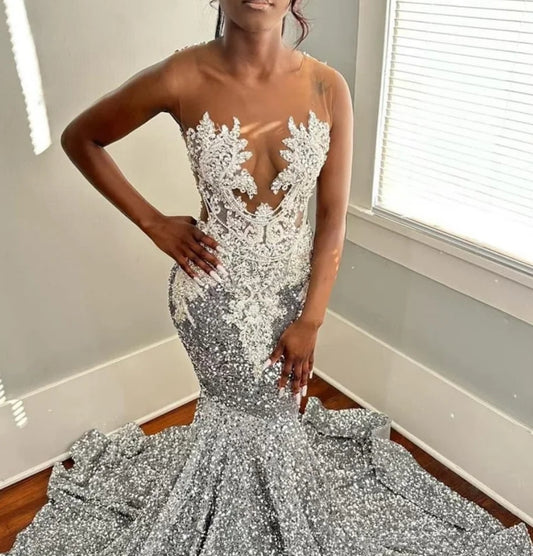 Sexy Glitter Silver Diamonds Prom Dresses Sheer Neck Crystal Beads Sequins Gown Party Gown Wedding Evening Gowns Court Train
