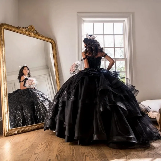 Vintage Black Vestido De 15 Anos Quinceanera Dresses Sweetheart Lace Ruffles Sweet 16 Birthday Wear Party Dress