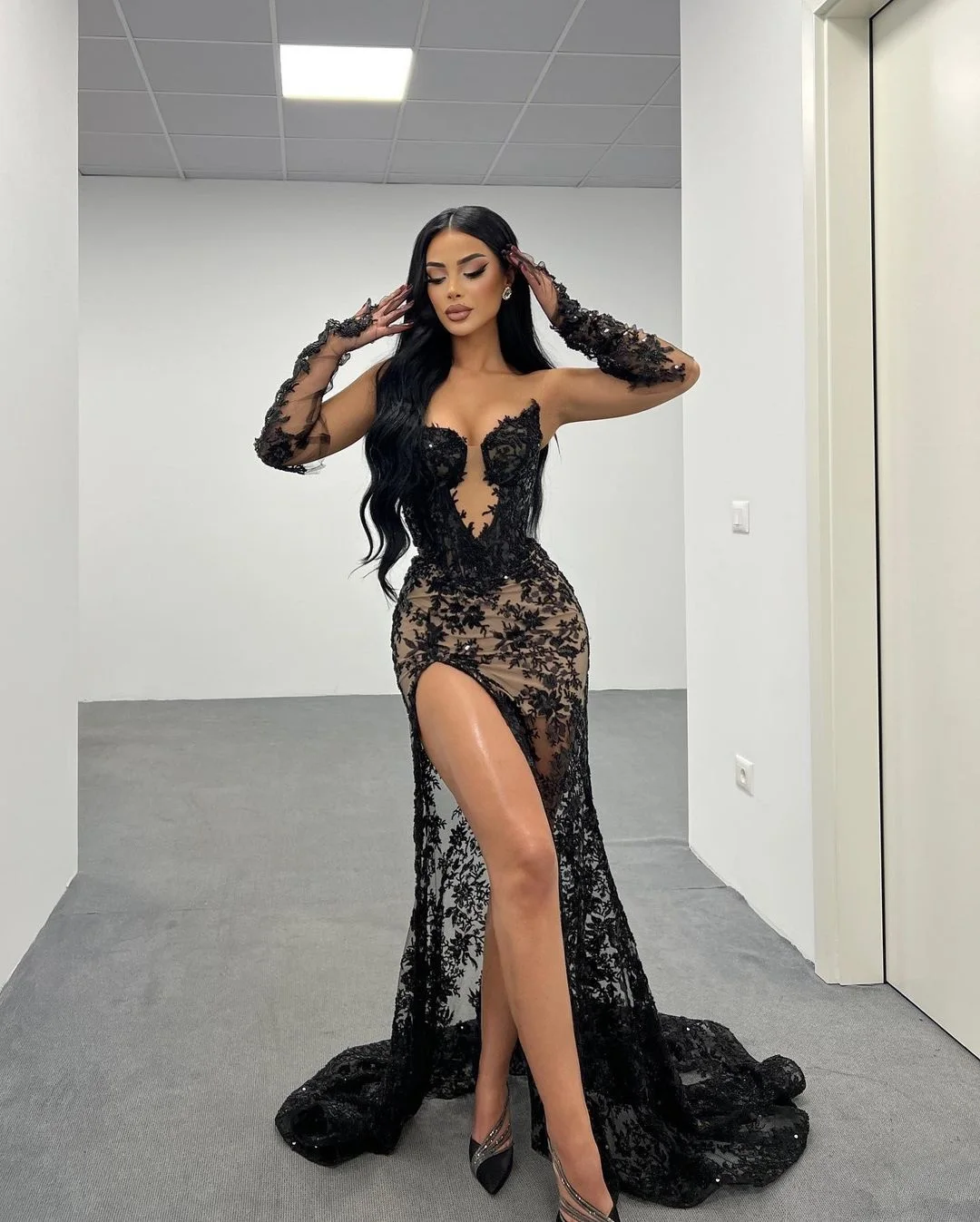 Classic Black Lace Evening Dresses with Detachable Sleeves Sexy Slit A