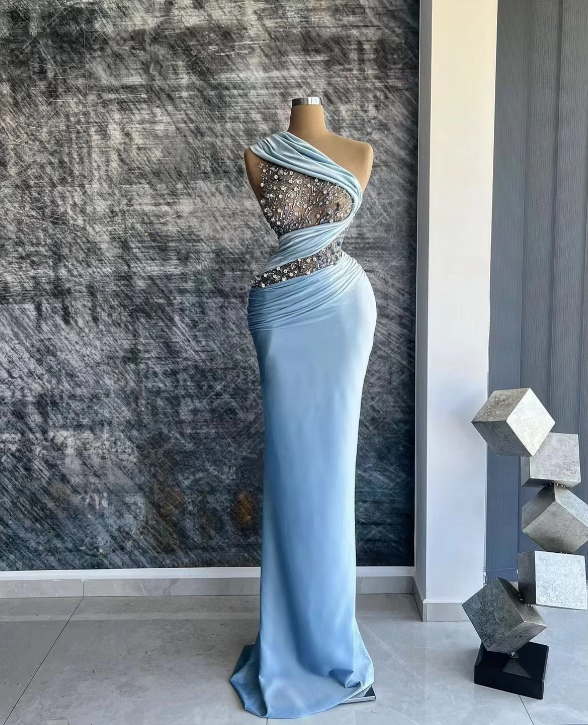 New Baby Blue Satin Halter Neck Mermaid Prom Dresses Floor-Length Sleeveless Golden Appliques Formal Evening Gown Custom