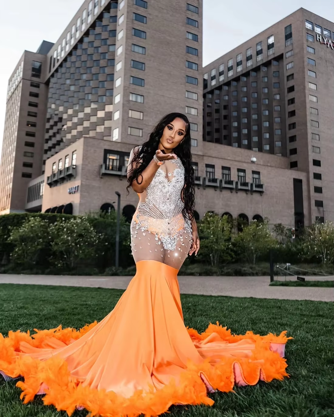Luxury Women Long Orange Black Girls Prom Dresses Mermaid Style Feather Beaded Crystals Prom Party Gowns Customized
