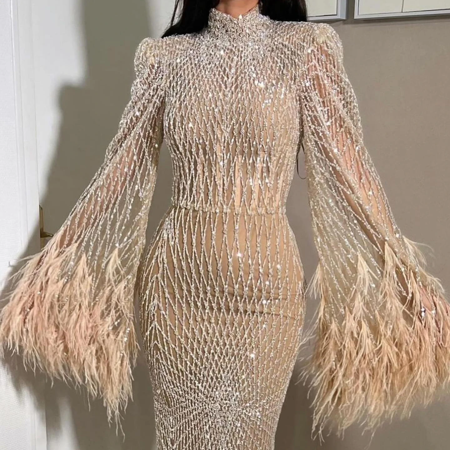 Luxury Dubai Feathers Nude Evening Dresses Long Sleeves High Neck Arabic Wedding Formal Party Gowns