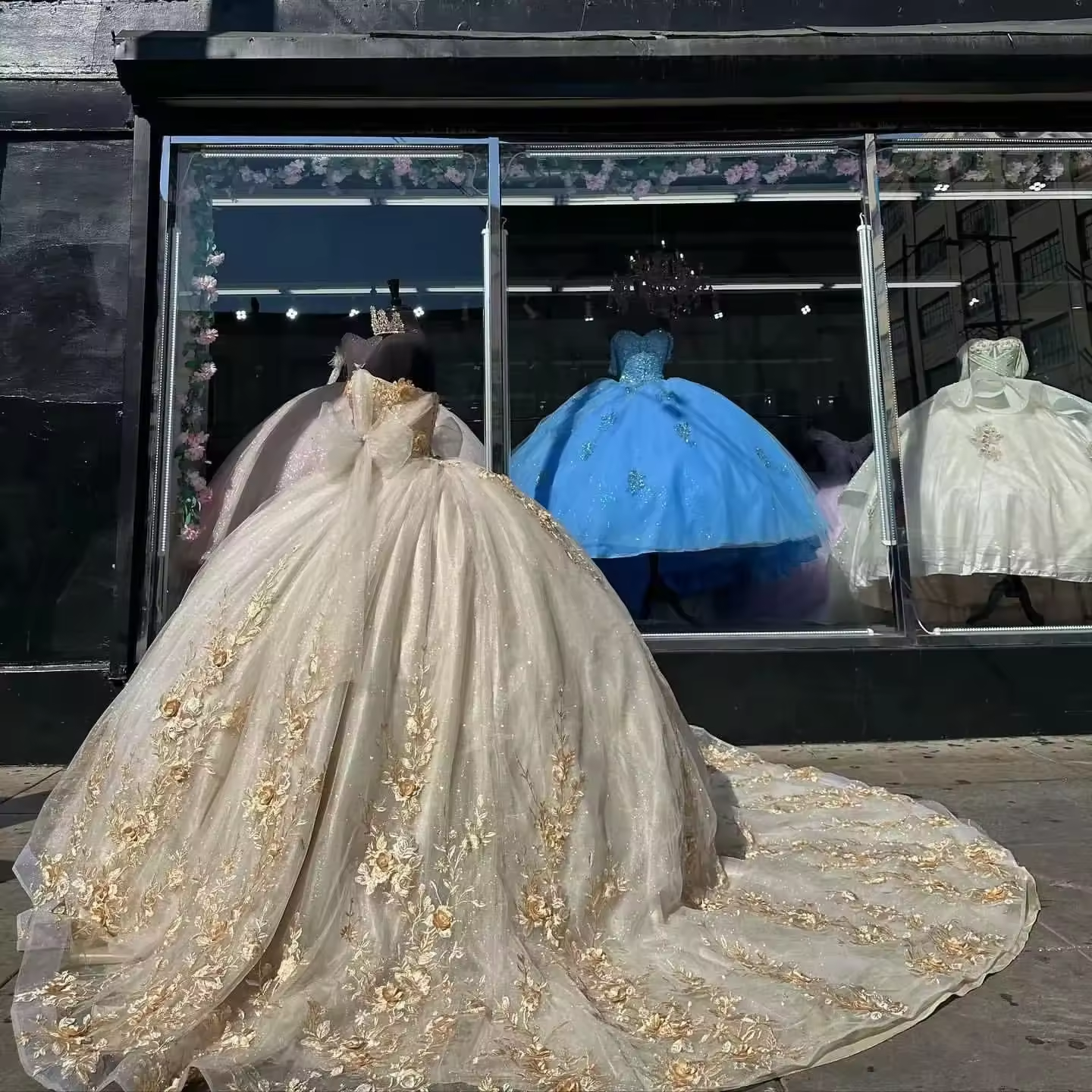 Glittering Champagne Quinceanera Dresses 3D Flower Lace Crystal Train Vestidos De 15 Anos Birthday Party Customized