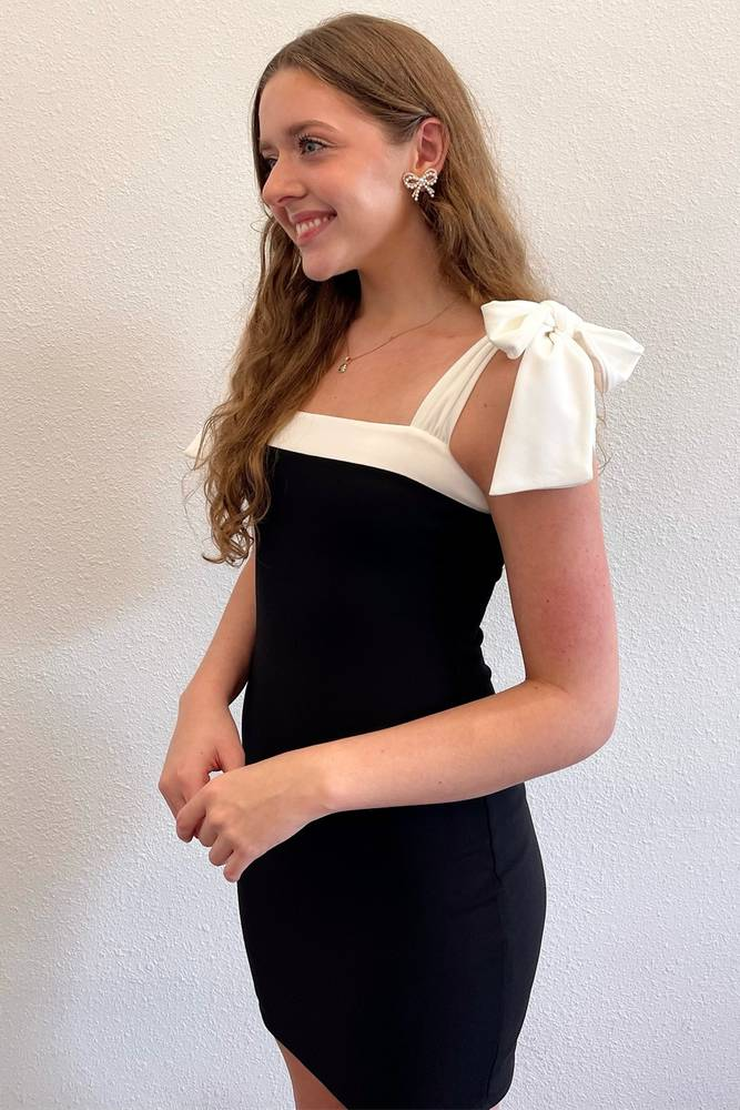 Black Straps Satin Tight Short Homecoming Dresses