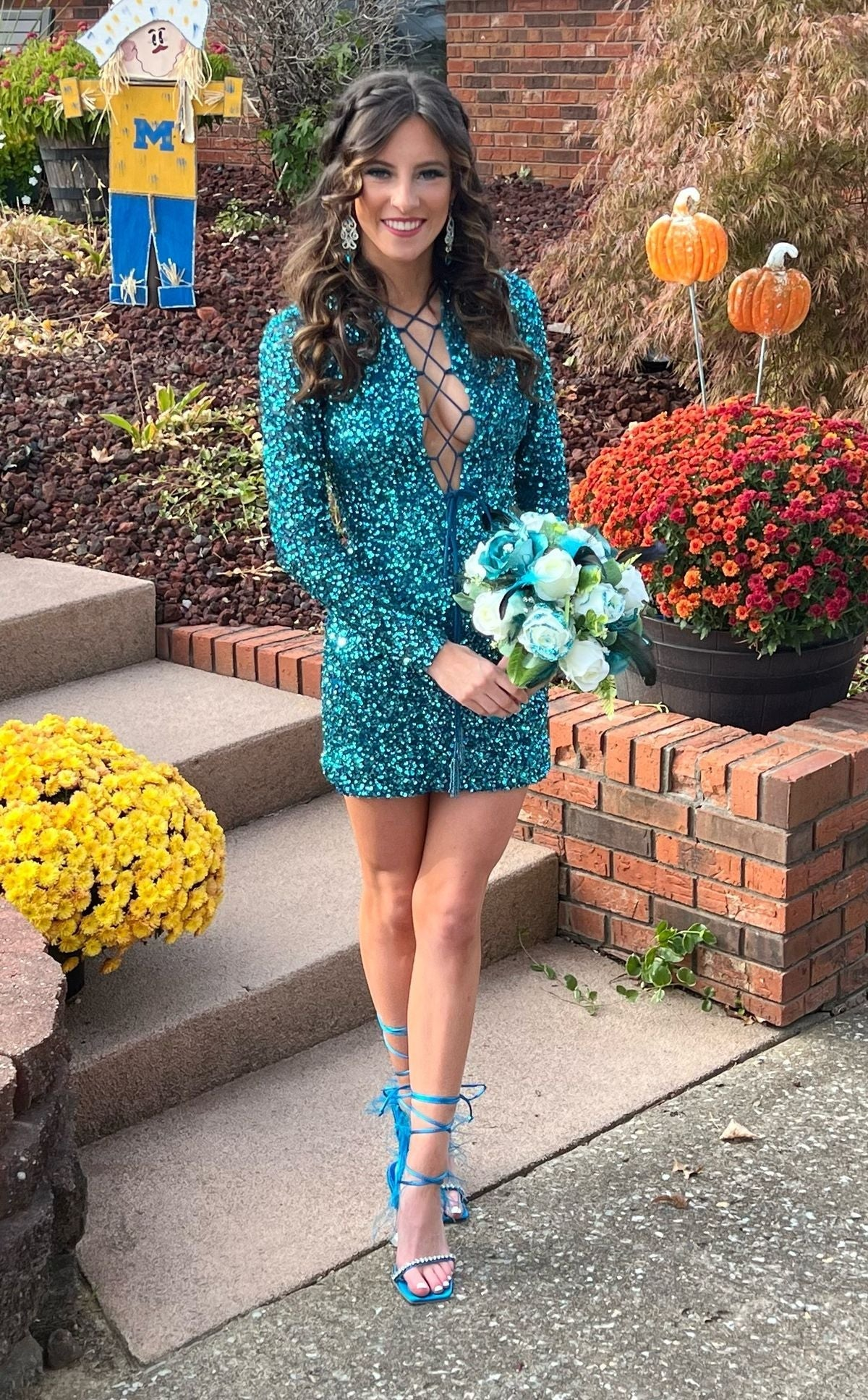 Cute Bodycon V Neck Dark Green Sequins Short Homecoming Dresses with Straps