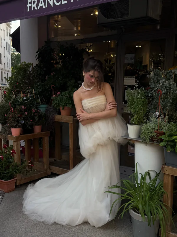 Cute Unique Mermaid Strapless White Tulle Long Wedding Dress
