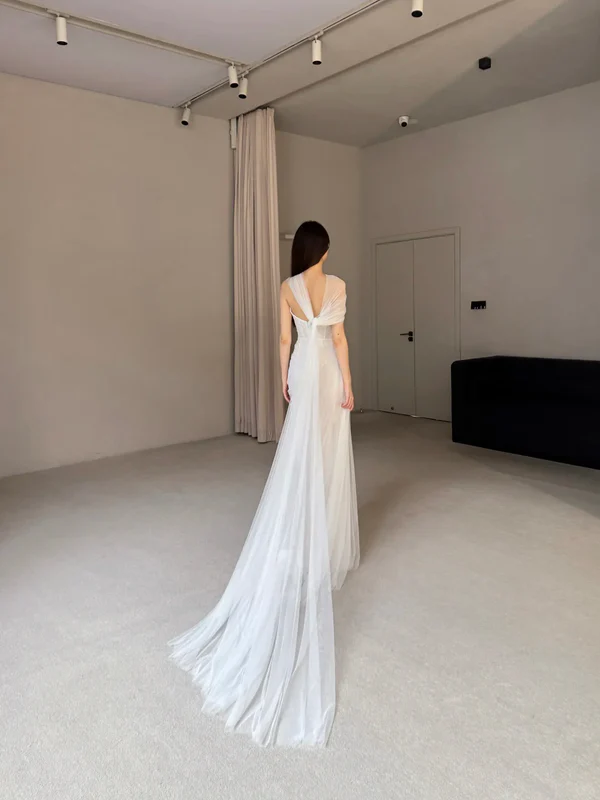 Elegant A Line Sweetheart Neck White Tulle Long Wedding Dress with Slit