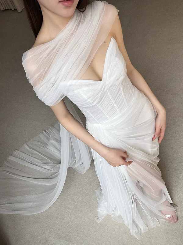 Elegant A Line Sweetheart Neck White Tulle Long Wedding Dress with Slit