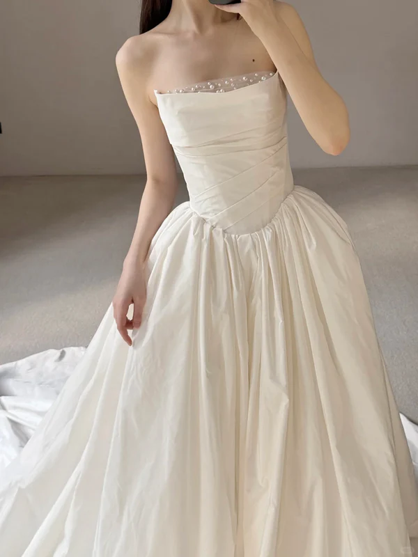 Gentle Ball Gown Strapless Exquisite Pearl White Satin Long Wedding Dress