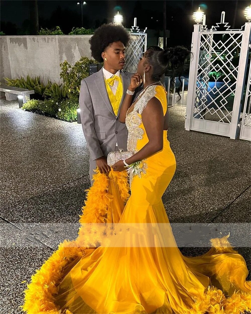New Yellow Velvet Mermaid Prom Dresses With Sliver Tassels Beading Featherss For Special Occasions Party Gowns
