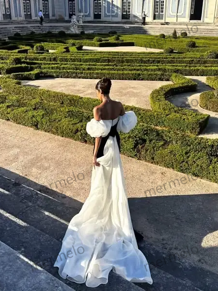 Elegant Black And White Mermaid Evening Dresses With Detachable Puff Sleeves Contrast Colored Long Evening Gowns With Train