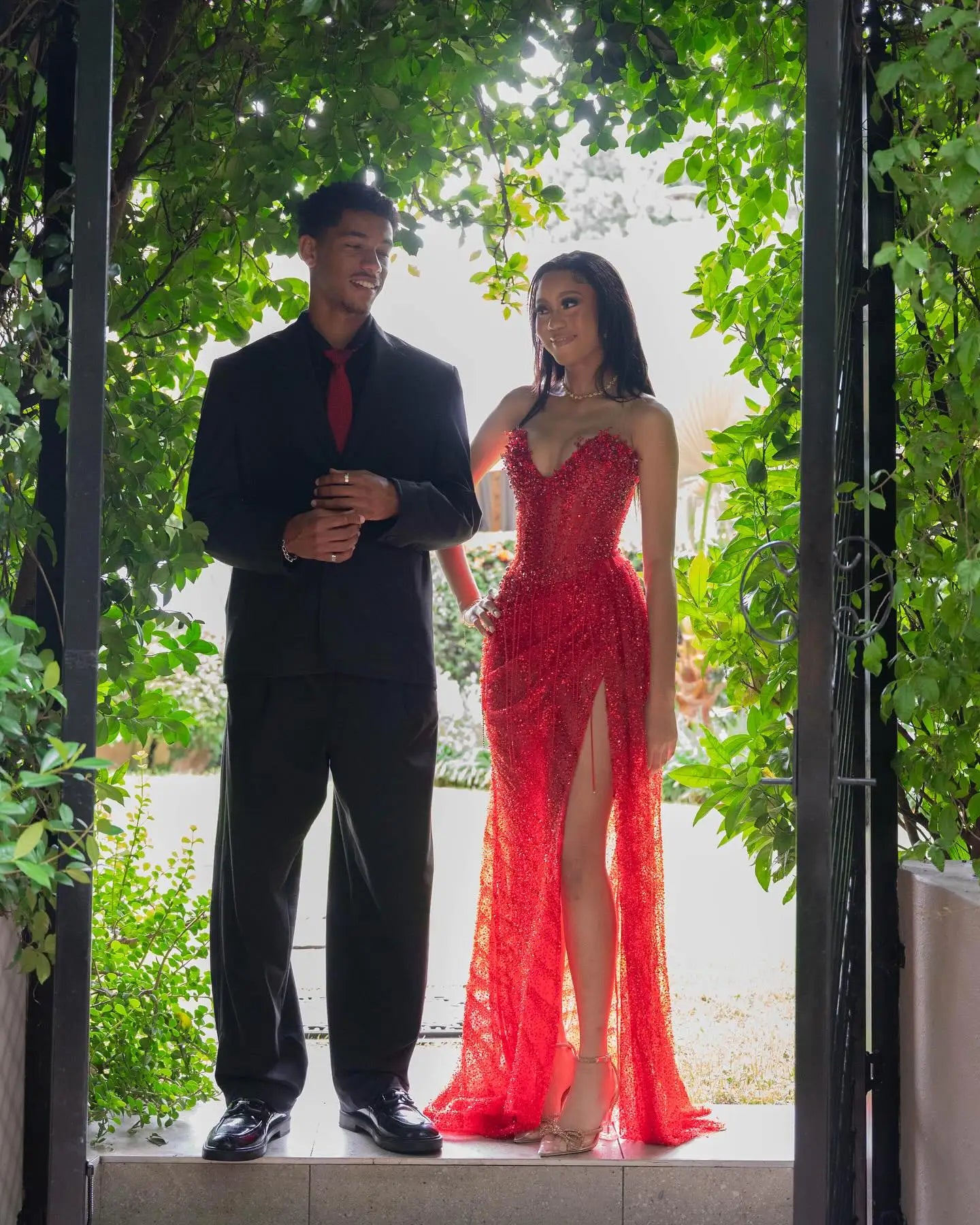Exquisite Sexy Red Beading Tassel V Neck Side Slit Prom Dress Glittering Sequins Crystal Luxury Prom Wedding Party Gowns