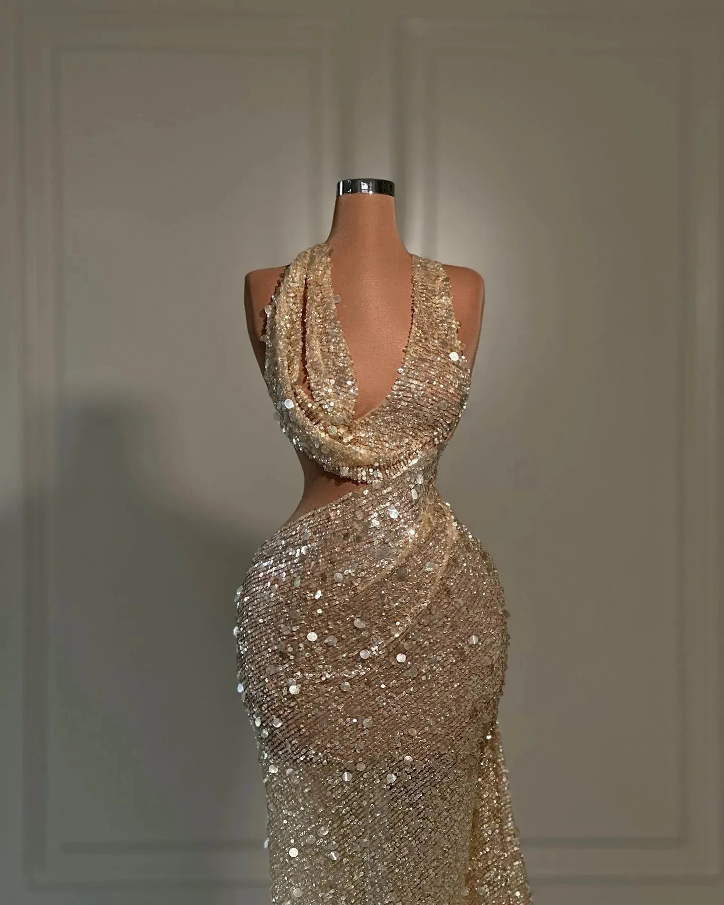Shiny Sequined Mermaid Prom Dresses Halter V Neck Beading Formal Evening Pageant Gowns Robe De Soiree