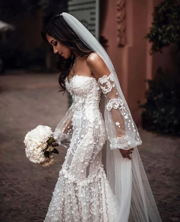 Stunning Mermaid Sweetheart Neck White Lace Wedding Dress