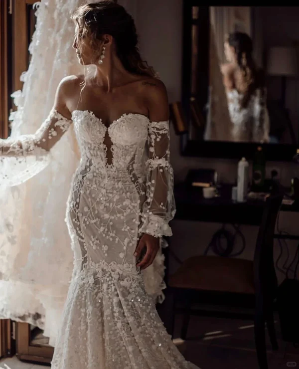 Stunning Mermaid Sweetheart Neck White Lace Wedding Dress