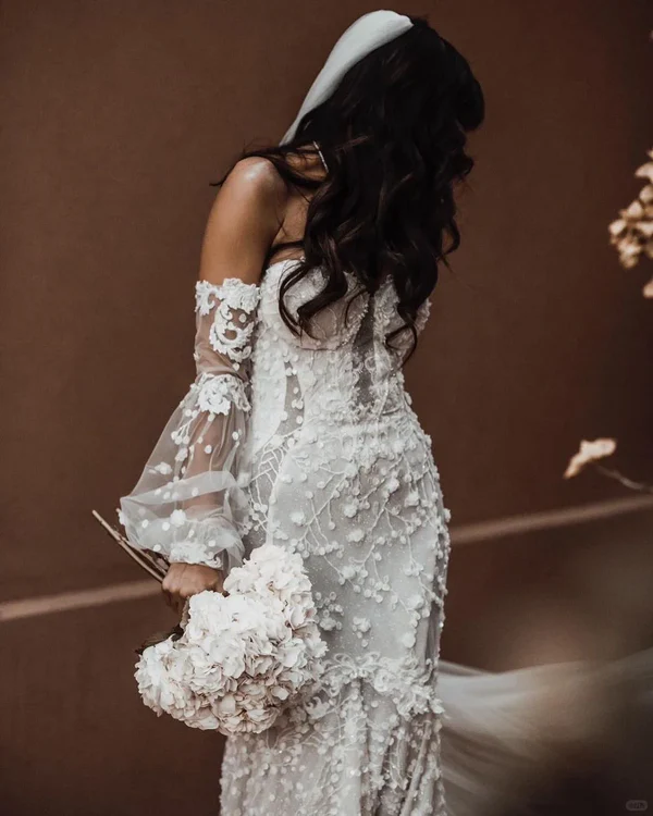 Stunning Mermaid Sweetheart Neck White Lace Wedding Dress