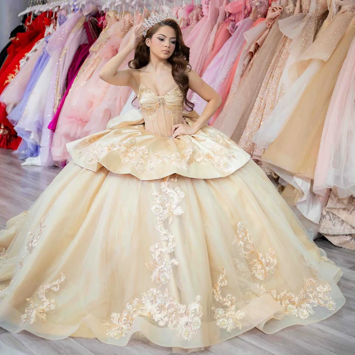 Sweetheart Gorgeous Ball Gown Tulle Appliqued Champagne Quinceanera Dresses