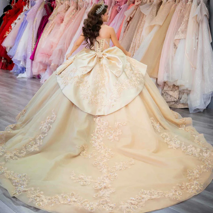 Sweetheart Gorgeous Ball Gown Tulle Appliqued Champagne Quinceanera Dresses