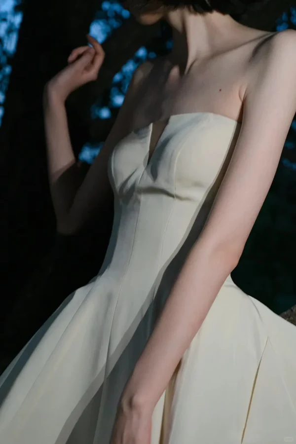 Vintage Simple Ball Gown Sweetheart Neck White Satin Wedding Dress