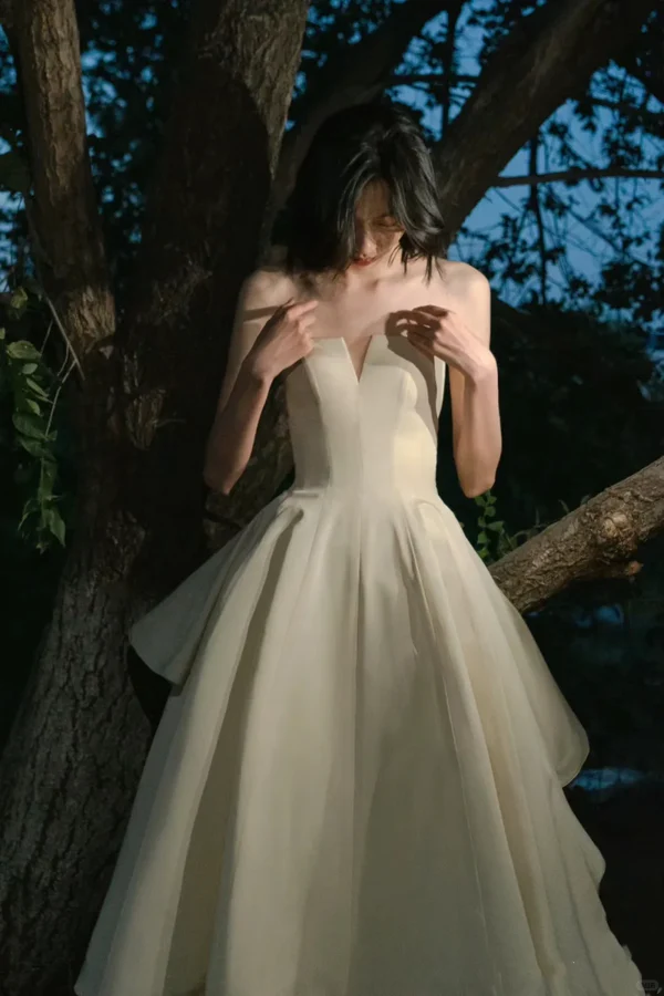 Vintage Simple Ball Gown Sweetheart Neck White Satin Wedding Dress