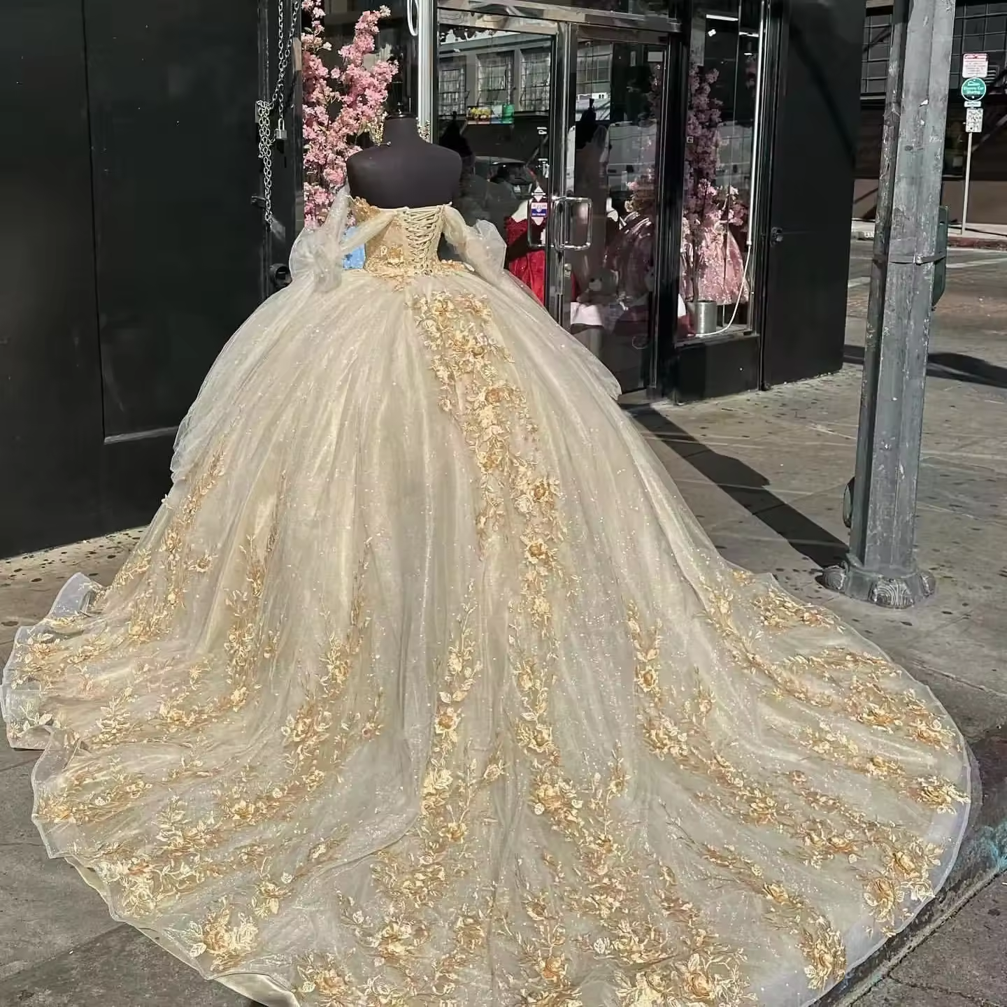 Glittering Champagne Quinceanera Dresses 3D Flower Lace Crystal Train Vestidos De 15 Anos Birthday Party Customized